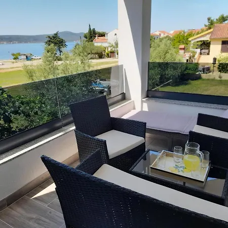 Prvi Red Do Mora Apartament Sveti Filip i Jakov