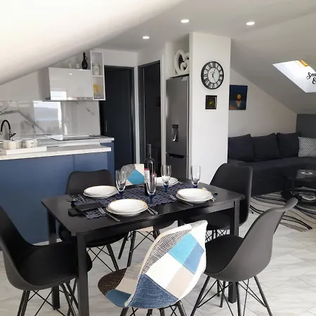 Prvi Red Do Mora Apartament Sveti Filip i Jakov
