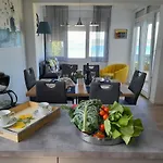 Apartament Prvi Red Do Mora *
