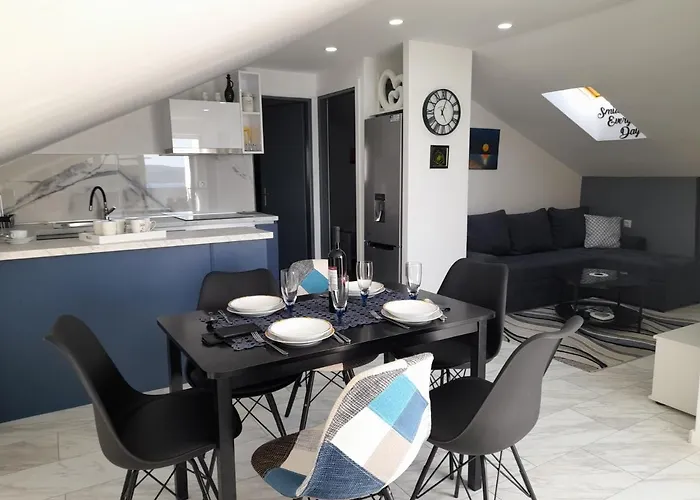 Prvi Red Do Mora Apartment Sveti Filip i Jakov